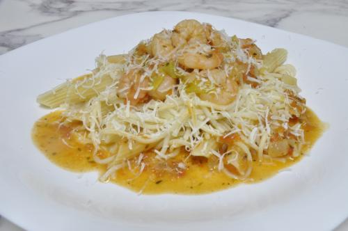 Jak uvařit krevety na rajčatech a oreganu? Snadné recept, připravený za Do 30 minut